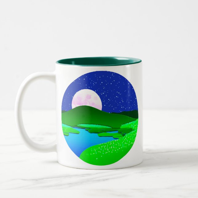 Vollmond steigt über grüne Hügel Zweifarbige Tasse (Links)