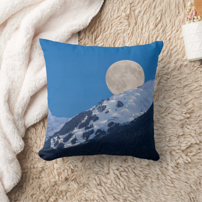 Vollmond über Alyeska Ski Resort, Alaska Kissen (Decke)