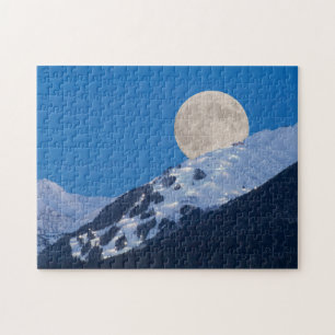 Vollmond über dem Alyeska-Skigebiet, Alaska