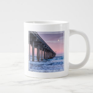 Vollmond über dem Scripps Pier Jumbo-Tasse
