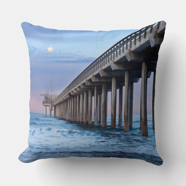 Vollmond über Pier, Kalifornien Kissen (Vorderseite)