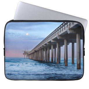 Vollmond über Pier, Kalifornien Laptopschutzhülle