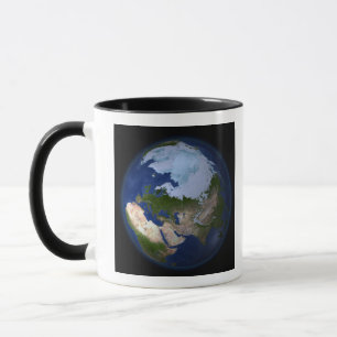 Vollständige Erde, die den arktischen Raum zeigt Tasse