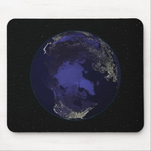 Vollständige Erde in der Nacht mit Lichtern in den Mousepad