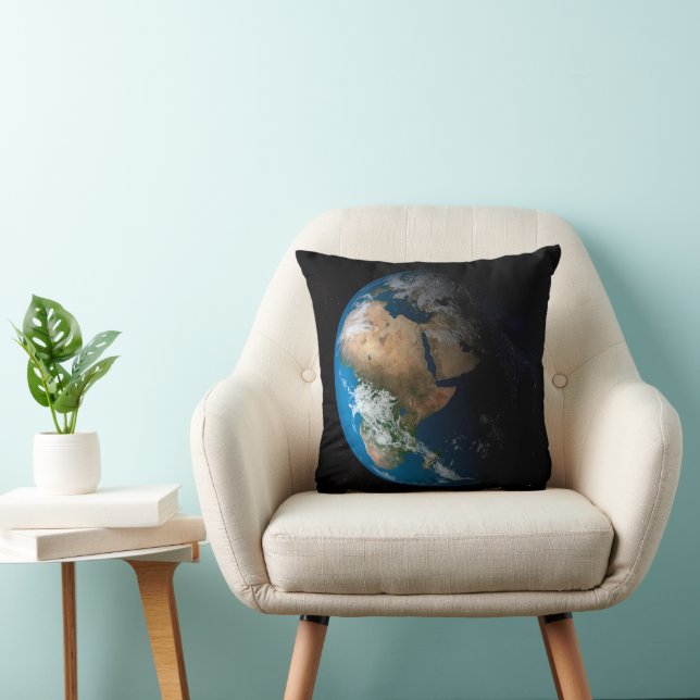 Vollständige Erde mit simulierten Wolken über Afri Kissen (Stuhl )