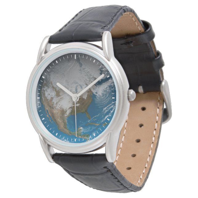 Vollständige Erde mit simulierten Wolken über Nord Armbanduhr (Schrägansicht)