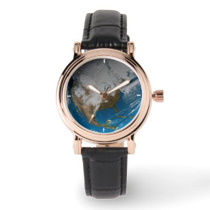 Vollständige Erde mit simulierten Wolken über Nord Armbanduhr