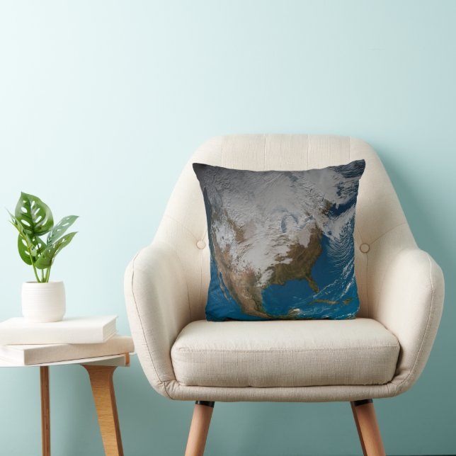 Vollständige Erde mit simulierten Wolken über Nord Kissen (Stuhl )