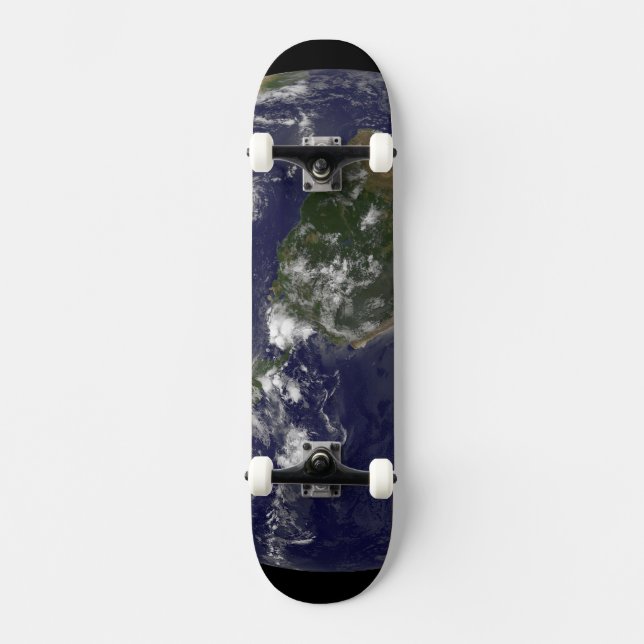 Vollständige Erde mit tropischen Stürmen im Atlant Skateboard (Vorderseite)