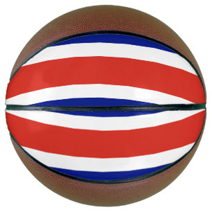 Vollständiger Basketball mit Flagge Costa Ricas