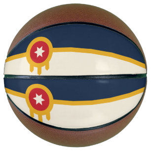 Vollständiger Basketball mit Flagge von Tulsa, Okl