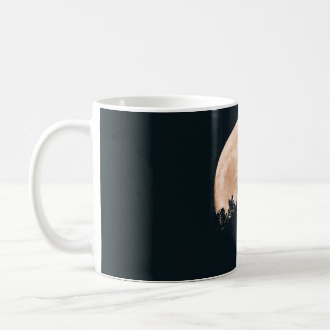 VOLLSTÄNDIGER MOND HINTER EINER SILHOUETTE KAFFEETASSE (Links)