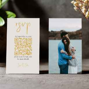 Vollständiges Foto, goldener QR-Code und schriftli Begleitkarte