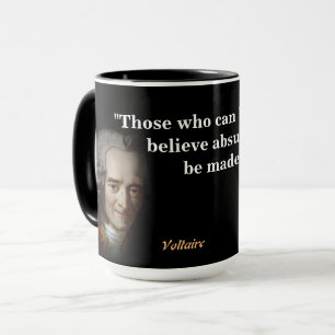 Voltaire-Zitat über Absurditäten und Gräueltaten Tasse