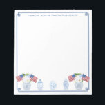 vom Schreibtisch | Amerikanische Chinoiserie Chic Notizblock<br><div class="desc">Elegantes Notizblock, das Sie mit Ihrem eigenen Text, einschließlich eines Namens, personalisieren können. Das Design verfügt über eine griechische Eckleiste mit Aquarellfarben-Ginger-Jar-Bildern. Diese Ingwergläser und die US-Fahnen wurden ursprünglich von mir handgemalt, bevor sie in digitale Form gescannt wurden (die Blätter / Blume sind nicht von mir). Bitte beachten Sie, dass...</div>