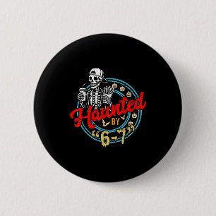 Von 67 lustigen Skelett- und Kürbis-Halloween heim Button