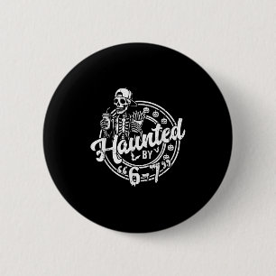 Von 6 7 heimgesucht Lustiger Halloween-Sechs-Siebe Button
