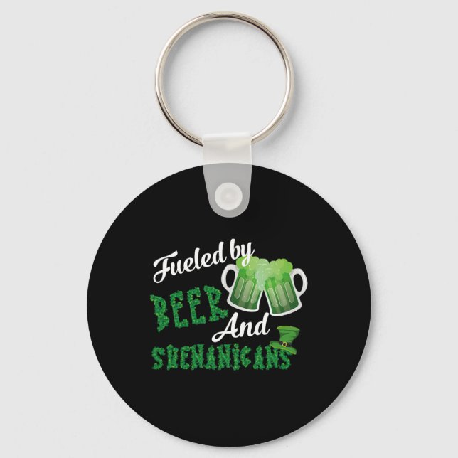 Von Bier und Shenanigans gespeist St. Patricks Day Schlüsselanhänger (Vorderseite)