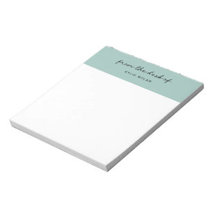Von der Arbeitsplatte der Monogramm-Schrift in Grü Notizblock