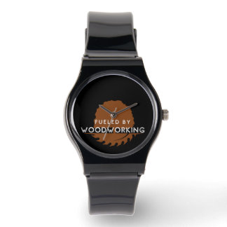 Von der Holzbearbeitungsmaschine gespeist Armbanduhr