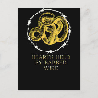 Von der Postkarte "Barbed Wire" gehaltene Herzen