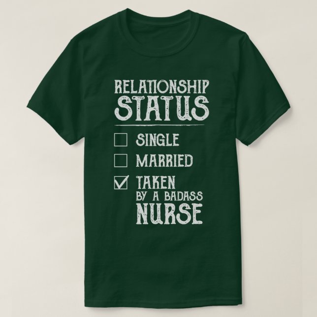 Von einem Badass übernommener Beziehungsstatus T-Shirt (Design vorne)