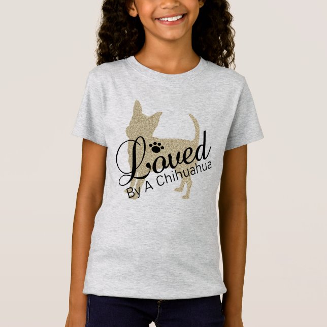 Von einem Chihuahua-Girls-T-Shirt geliebt T-Shirt (Vorderseite)
