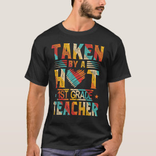 Von einem Hot 1. Dozenten Husband Wif übernommen T-Shirt