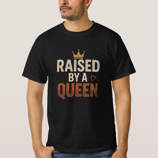 von einer Königin aufgewachsen | T-Shirt zum Mutte (Vorderseite)