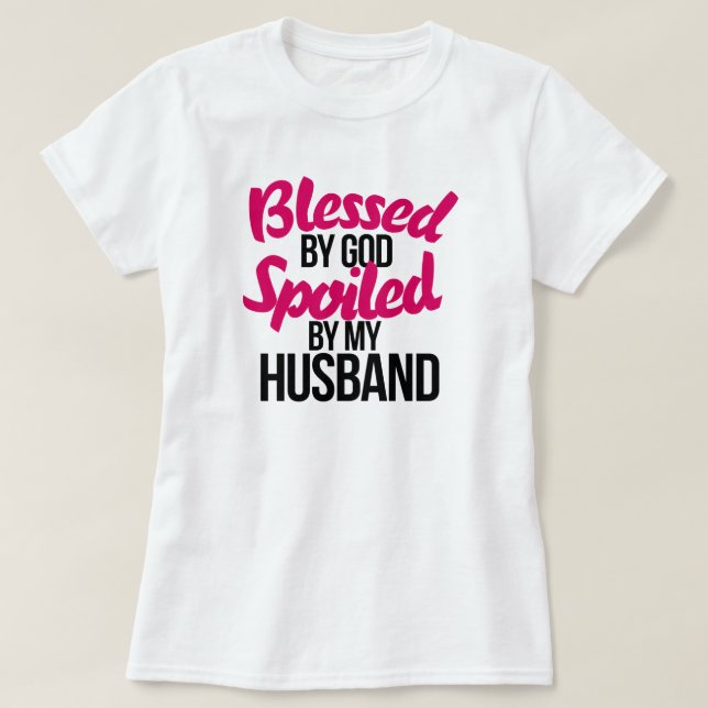 Von GOD gesegnet, verwöhnt von meinem Mann T-Shirt (Design vorne)