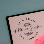 Von Hand gezeichnet Herzen und Blätter "aus der Bi Permastempel<br><div class="desc">Diese Bibliothek Buchzeichen Briefmarke ist ideal für alle Buchliebhaber. Das Design zeichnet sich durch Ihren Namen in der Mitte in einem modernen eleganten Skript. Oben und unter Ihrem Namen sind bezaubernde, handgezeichnet Herzensschmuck und botanische Merkmale. Klicken Sie auf "Personalisieren", um es zu Ihrem eigenen zu machen.</div>