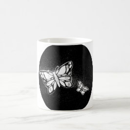 von Hand gezeichneter Schmetterling Kaffeetasse