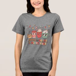 Von Kaffee & Merry Vibes gespeist Tri-Blend Shirt