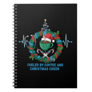Von Kaffee & Weihnachts-Cheer gespeist Funny Nurse Notizblock
