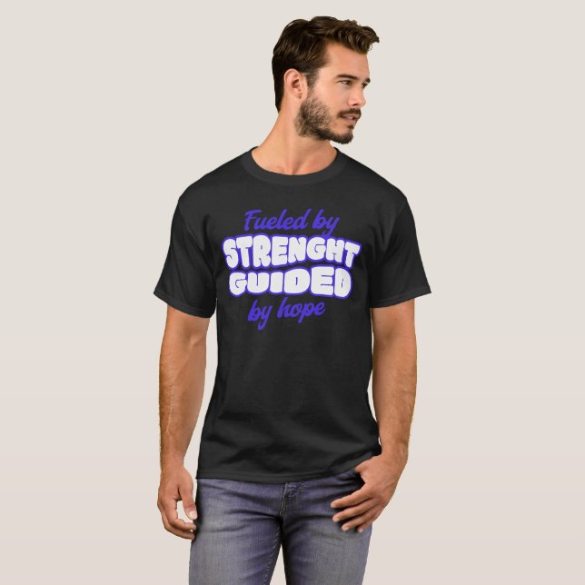 Von Kraft angetrieben, von Hoffnung geleitet T-Shirt (Vorne ganz)