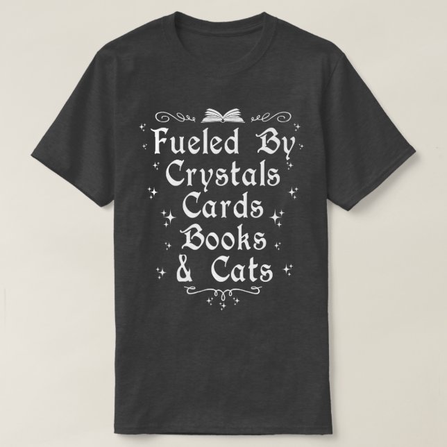 Von Kristallkarten gespeist Bücher und Katzen mit  T-Shirt (Design vorne)