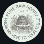 Von meinem Bienenstock zu Ihrem Tisch Vintages Ske Runder Aufkleber<br><div class="desc">Dieser hübsche Vintage Skep mit bearbeitbarem Text funktioniert wunderbar als Jar Cap Logo für Honey Jar Lids.</div>
