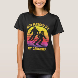 Von meiner Tochter getreten lustige Skifamilie T-Shirt