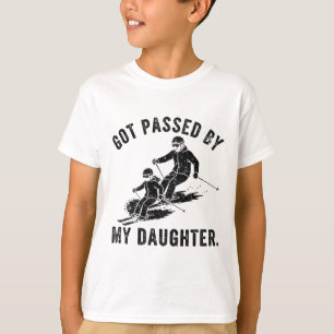 Von meiner Tochter getreten Lustiger Skifahrer Ski T-Shirt