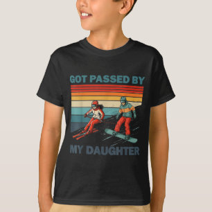 Von meiner Tochter getreten Lustiges Skifahren Sno T-Shirt