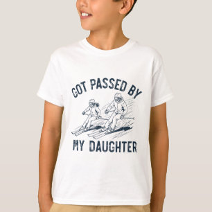 Von meiner Tochter überholt Lustige Skifamilie _12 T-Shirt