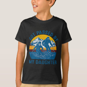 Von meiner Tochter überholt lustiges Skifahren T-Shirt
