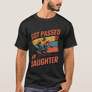 Von meiner Tochter überholt Skifahrer Lustiges Ski T-Shirt