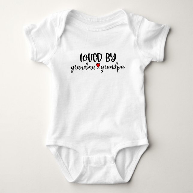 Von Oma und Opa geliebt Baby Strampler (Vorderseite)