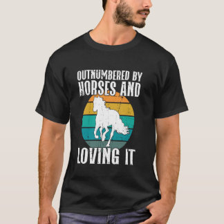 Von Pferden übertroffen und es Liebend Pferdevater T-Shirt