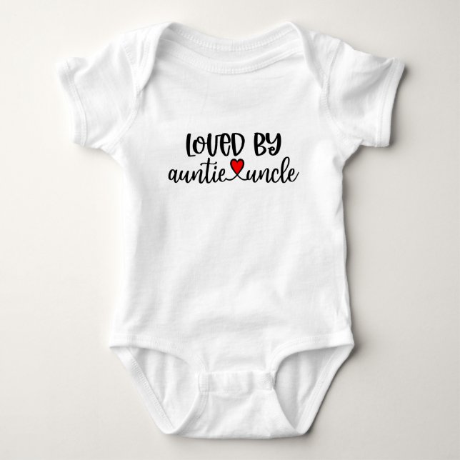 Von Tanten und Onkel geliebt Baby Strampler (Vorderseite)
