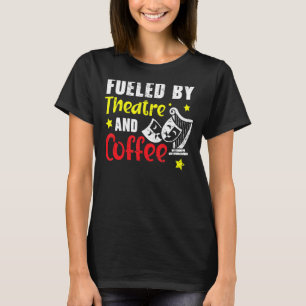 Von Theater und Kaffeemaschine gespeist T-Shirt