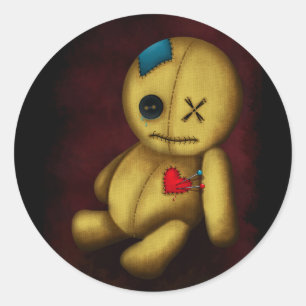 Voodoo Lumpenpuppe mit Knöpfen, Flicken und Nadeln Runder Aufkleber