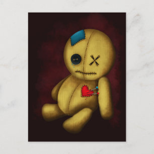 Voodoo-Ragdoll mit Knöpfen, Flicken und Nadeln Postkarte