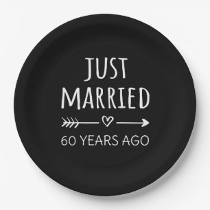 Vor 60 Jahren gerade verheiratet Pappteller
